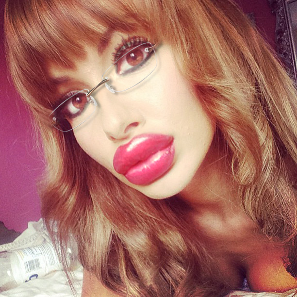 bimbo lips closed.jpg