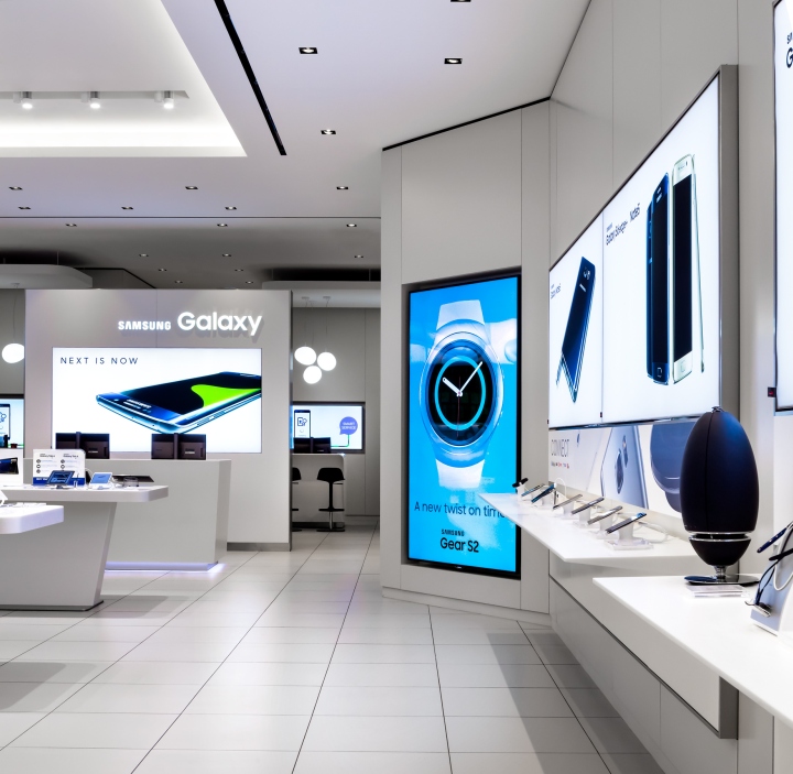 Samsung Store 1.jpg