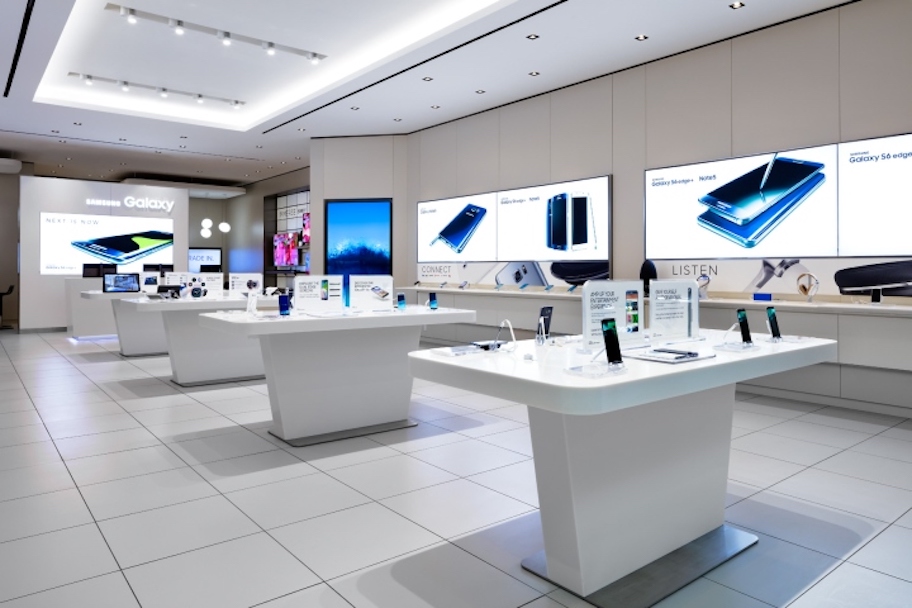 Samsung Store 2.jpg