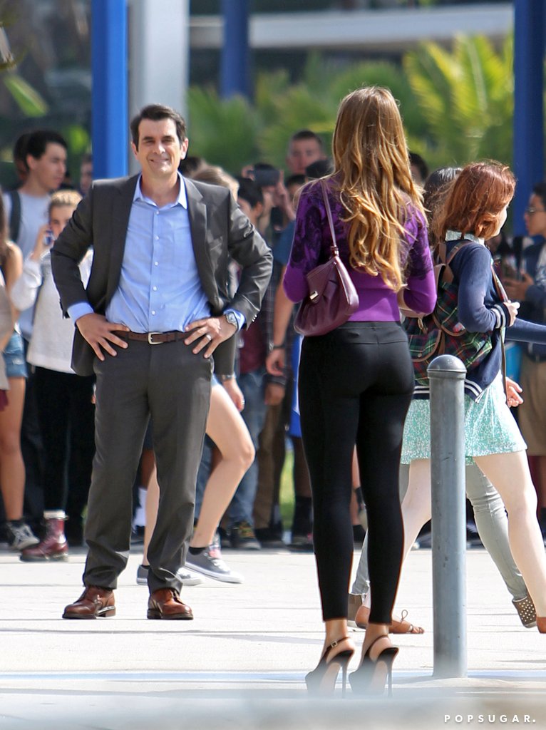 Sofia-Vergara-wore-tight-black-pants-film-scene-her-costar.jpg