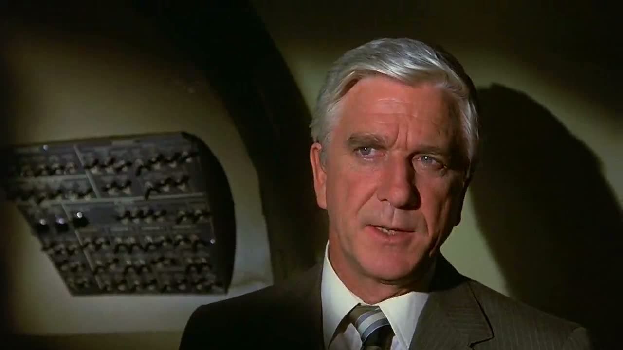 airplane-movie-image-leslie-nielsen-01.jpg